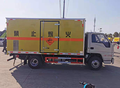 北镇爆破器材运输车工人安全操作规范与智能技术保障